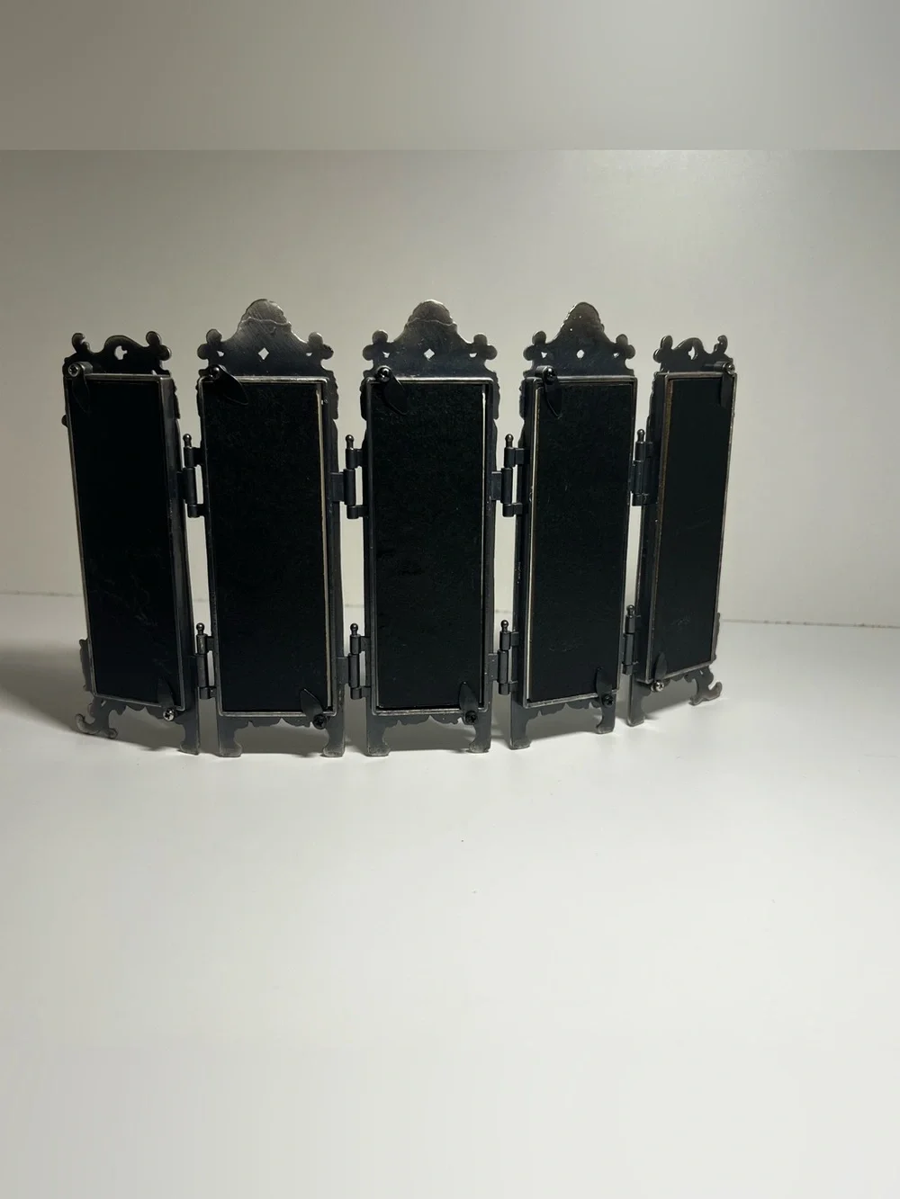 Vintage Ornate Mini Pewter H. D. 1994 FOLDING Screen OF 10 Picture Frames Taiwan